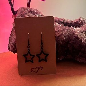 Black star earrings
